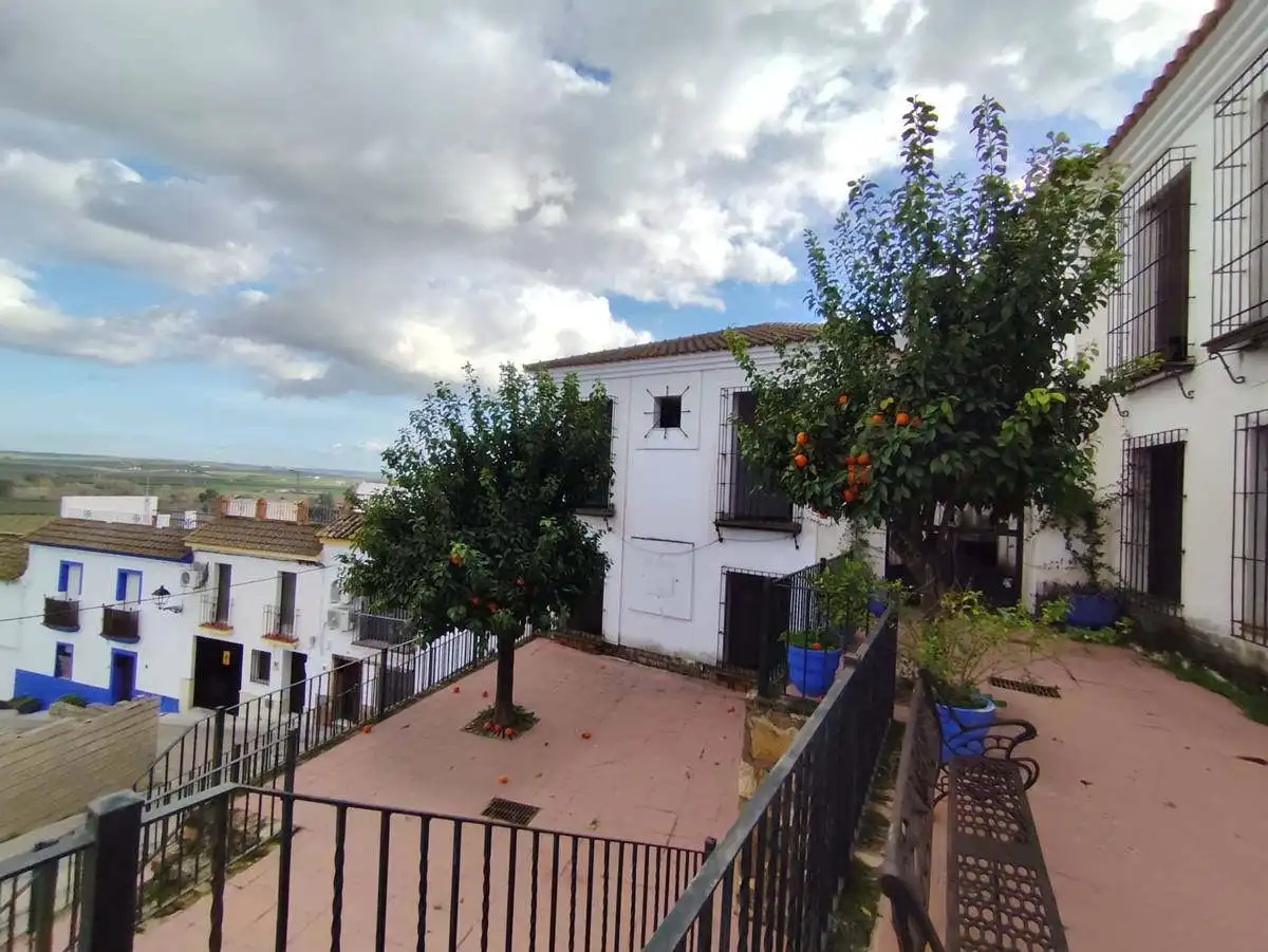 Vista exterior de Edificio en venta en Almodóvar del Río con Piscina comunitaria
