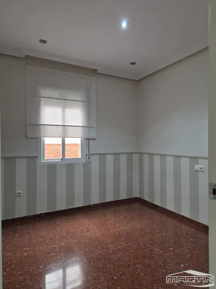 Habitación de Planta baja en venta en Lucena con Aire acondicionado, Terraza y Trastero