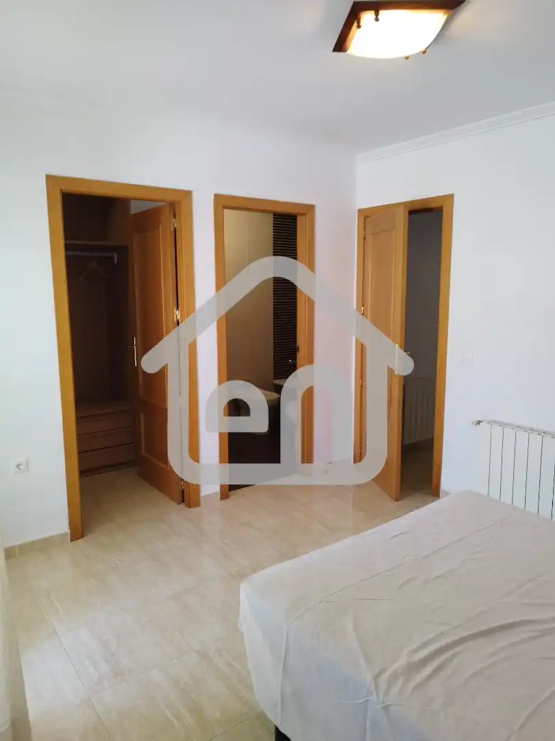 Casa adosada en venta en Calle Bodega, Requena