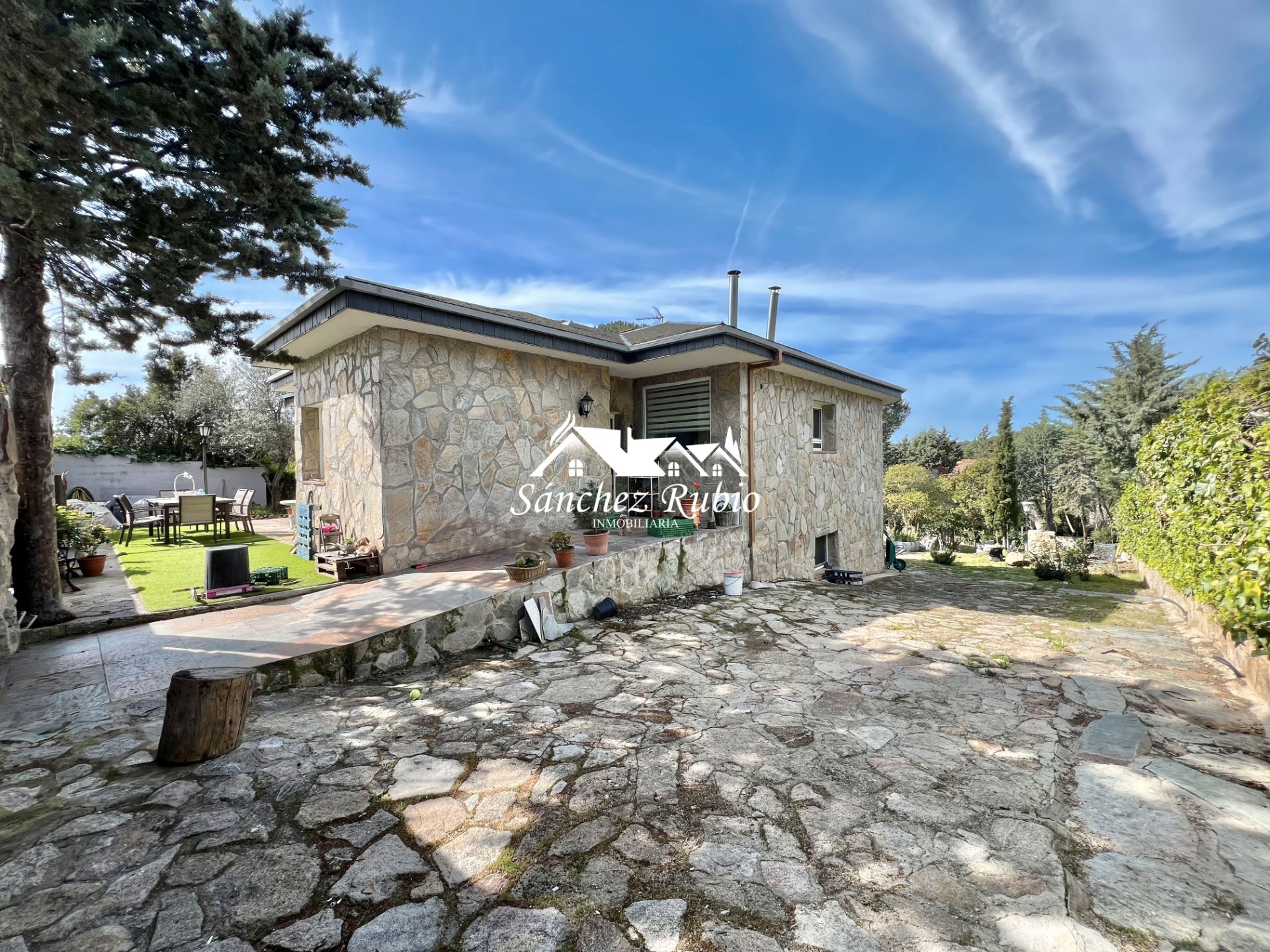 Jardí de Casa o xalet en venda en Hoyo de Manzanares amb Aire condicionat, Calefacció i Jardí privat