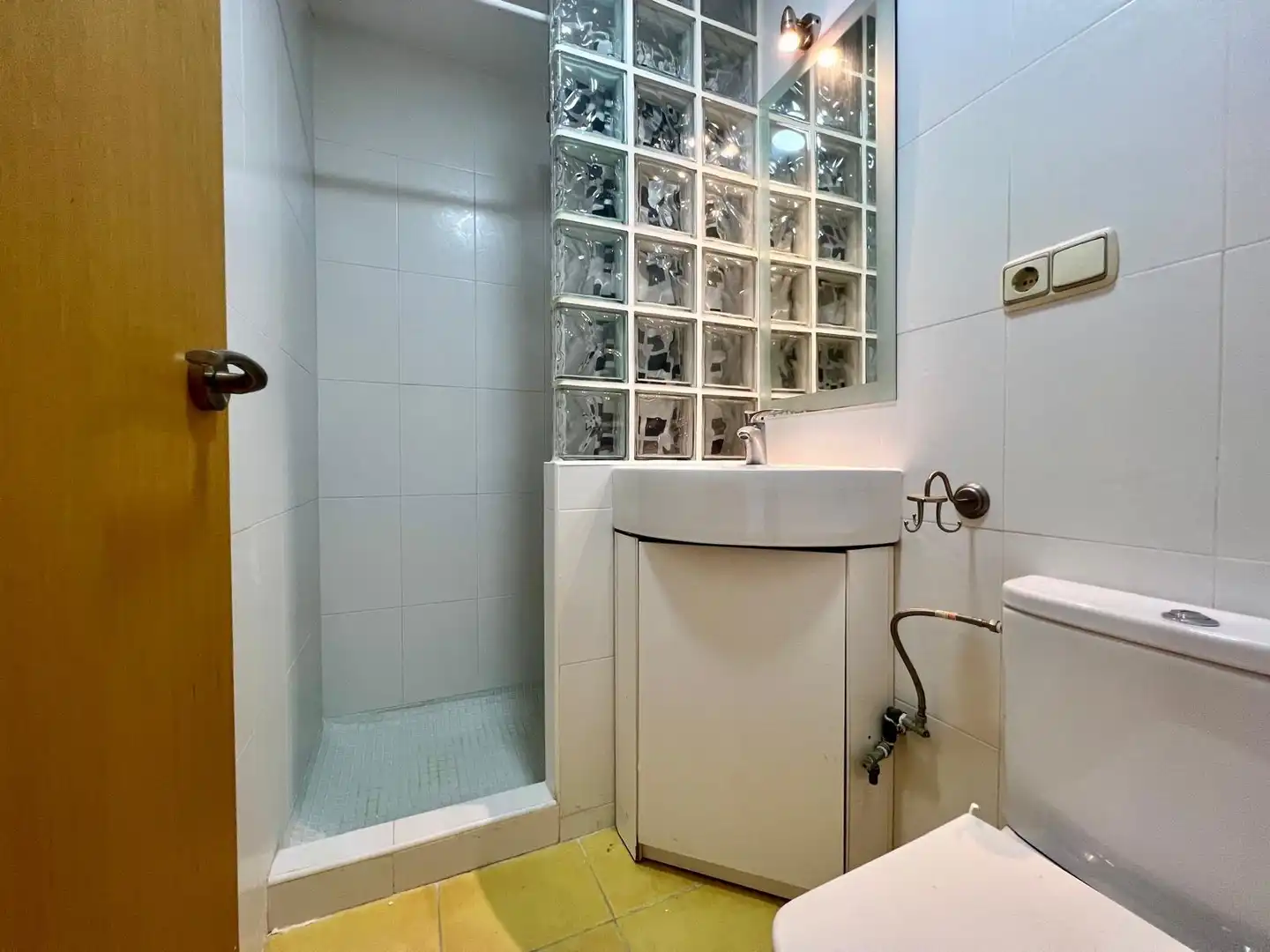 Bathroom of Flat for sale in Benidorm  with Terrace and Balcony