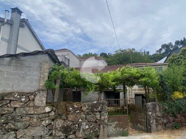 Haus zum Verkauf in Lobios