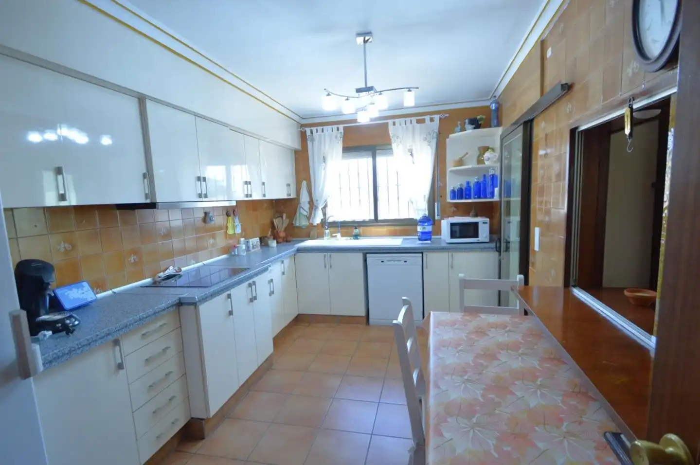 Cuina de Casa o xalet en venda en Vinaròs amb Aire condicionat, Calefacció i Jardí privat