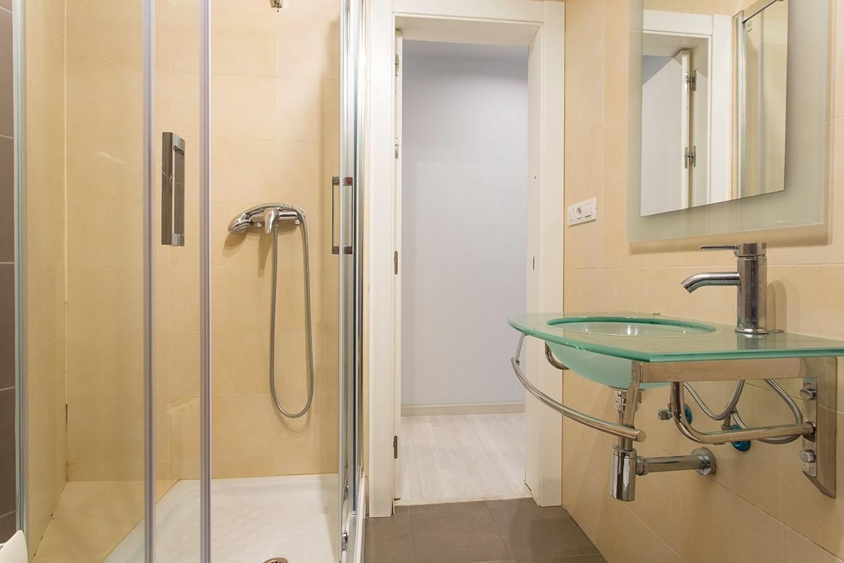 Bathroom of Flat for sale in  Granada Capital  with Air Conditioner and Balcony