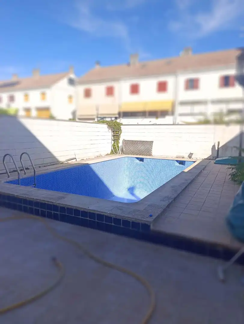 Chalet con piscina en venta en Calle Escultor García Corona, imagen 2