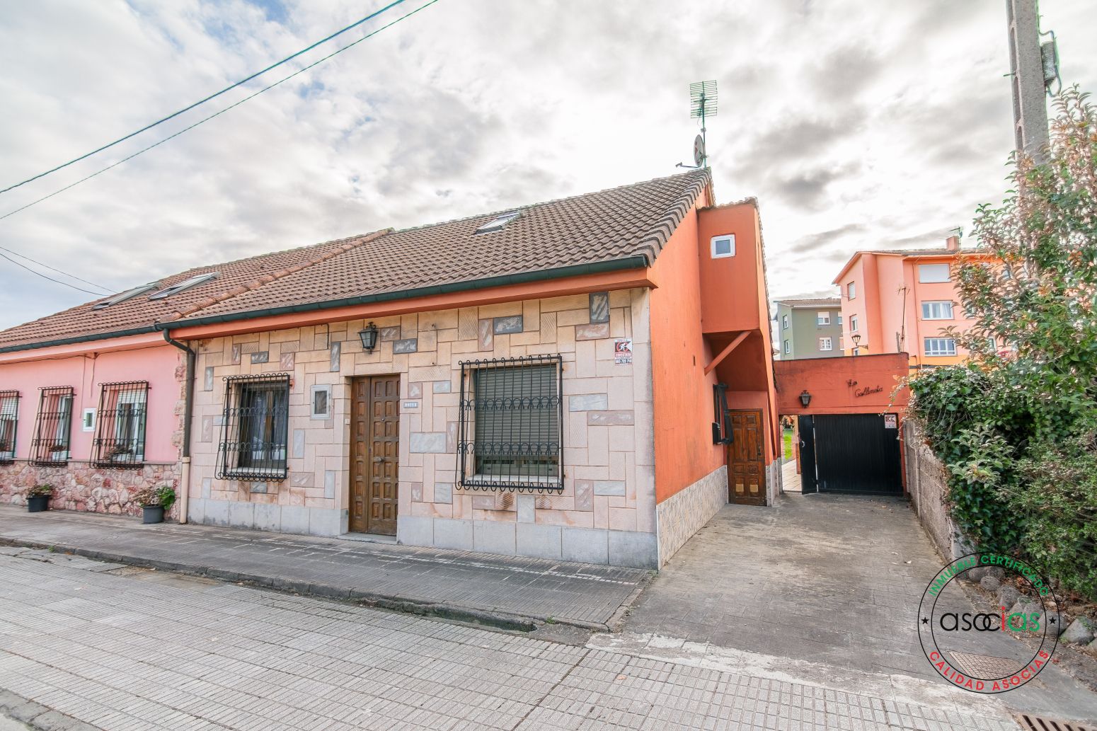 Exterior view of Single-family semi-detached for sale in Llanera  with Heating, Private garden and Storage room