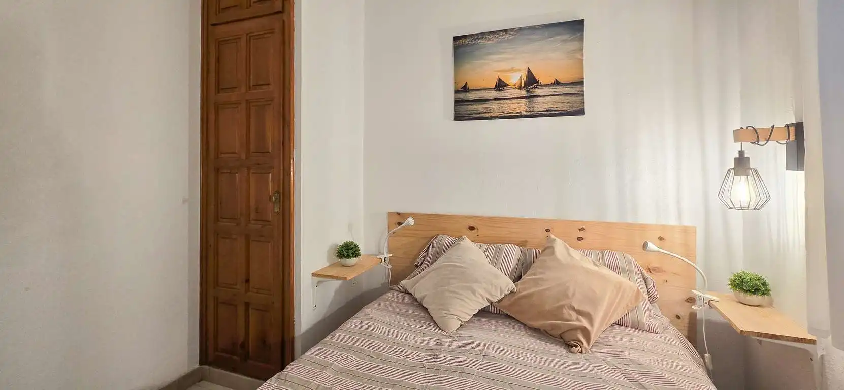 Dormitori de Casa adosada en venda en L'Escala amb Aire condicionat, Terrassa i Moblat