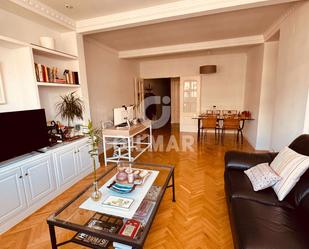 Living room of Flat for sale in  Madrid Capital