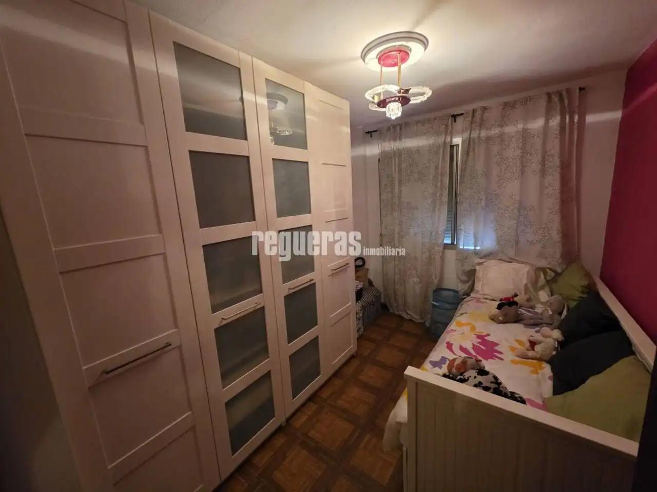 Dormitori de Pis en venda en Avilés amb Calefacció, Terrassa i Moblat