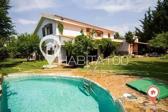 Vista exterior de Casa o xalet en venda en Arcas del Villar amb Piscina i Piscina comunitària
