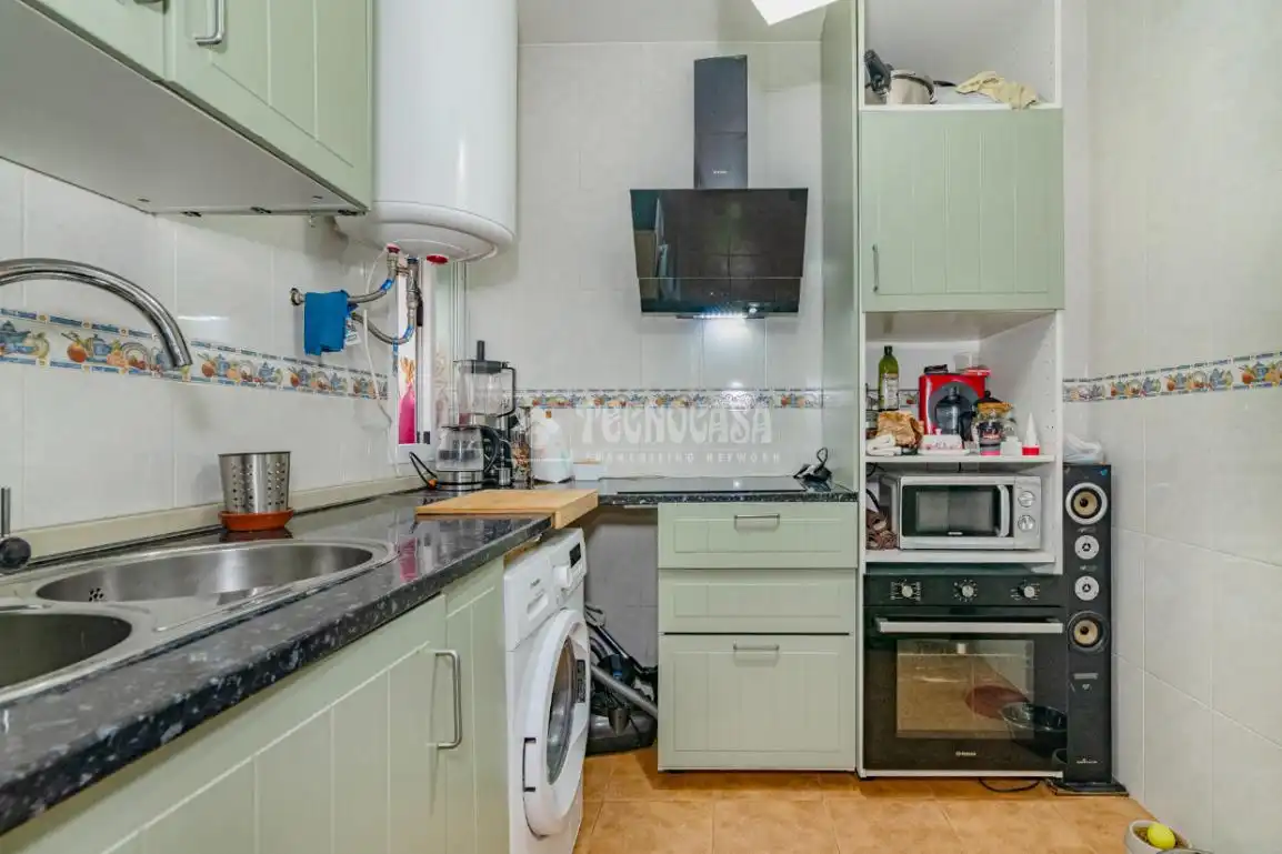 Küche von Wohnung zum Verkauf in Lucena mit Klimaanlage, Terrasse und Abstellraum