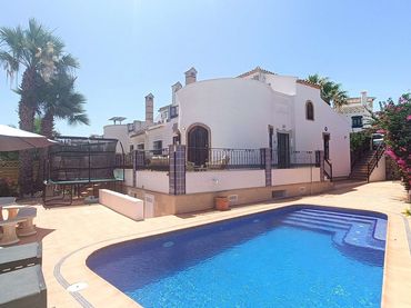 Casa amb balcó en venda a Algorfa