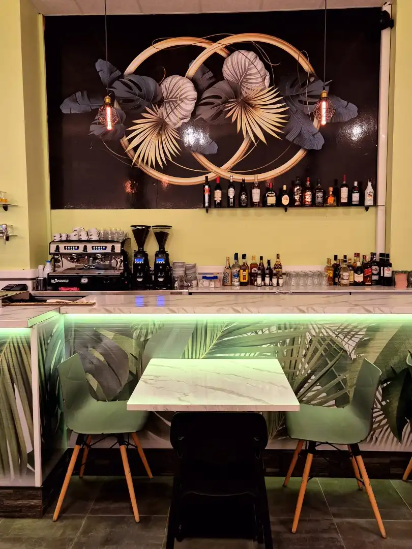 Business premises for transfer in Avenida Herminio Almendros 68, imagen 7