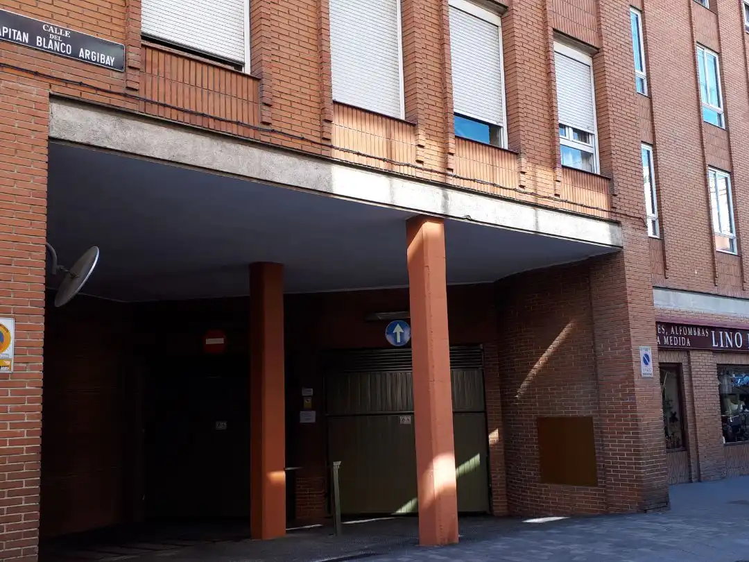 Exterior view of Garage for rent in Tetuán
