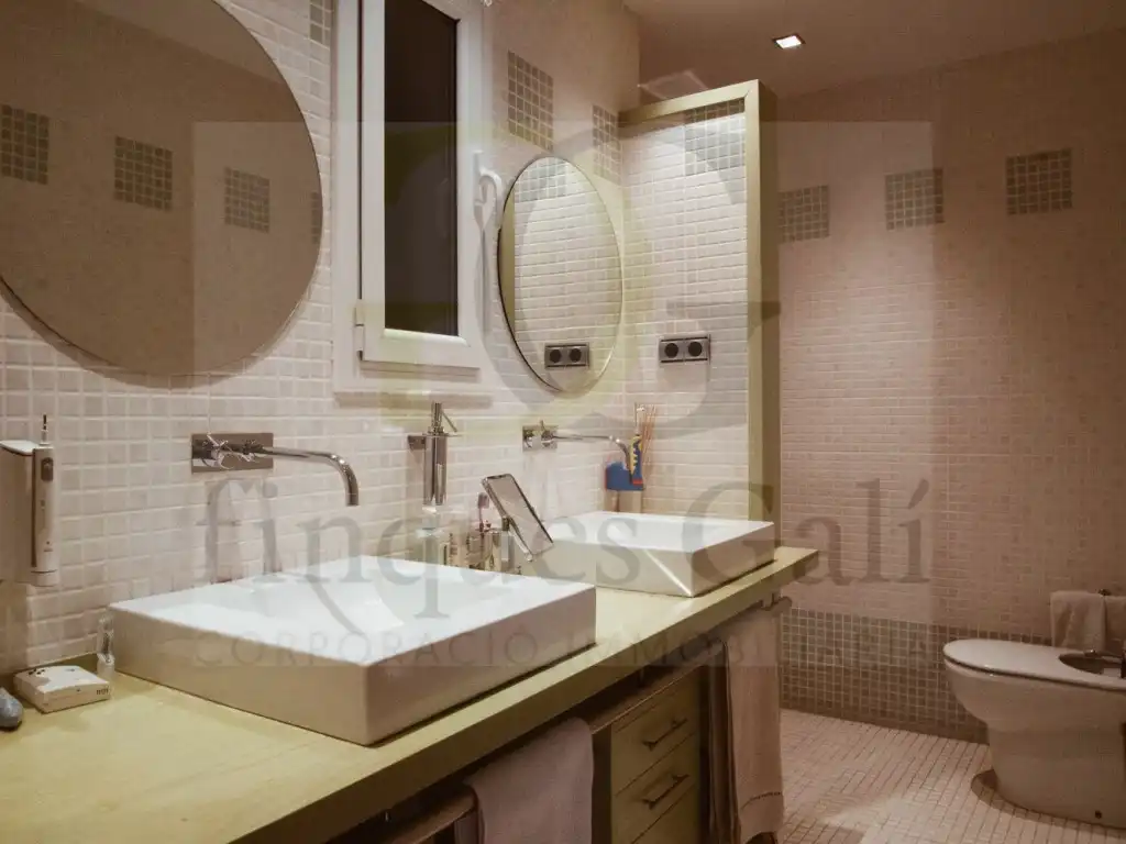Bathroom of Duplexes for sale in Manresa  with Air Conditioner, Terrace and Storage room