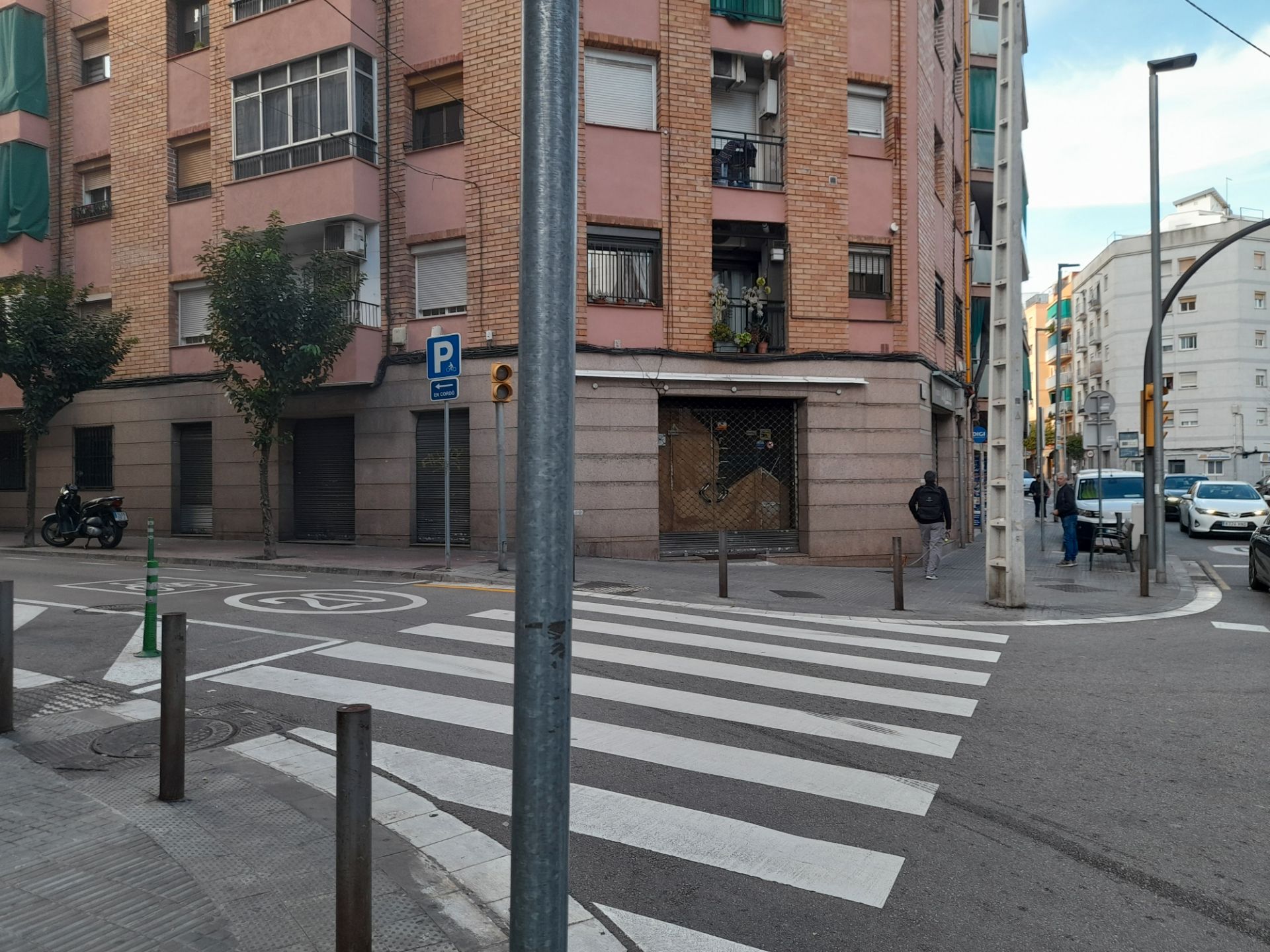 Exterior view of Premises to rent in Esplugues de Llobregat  with Alarm