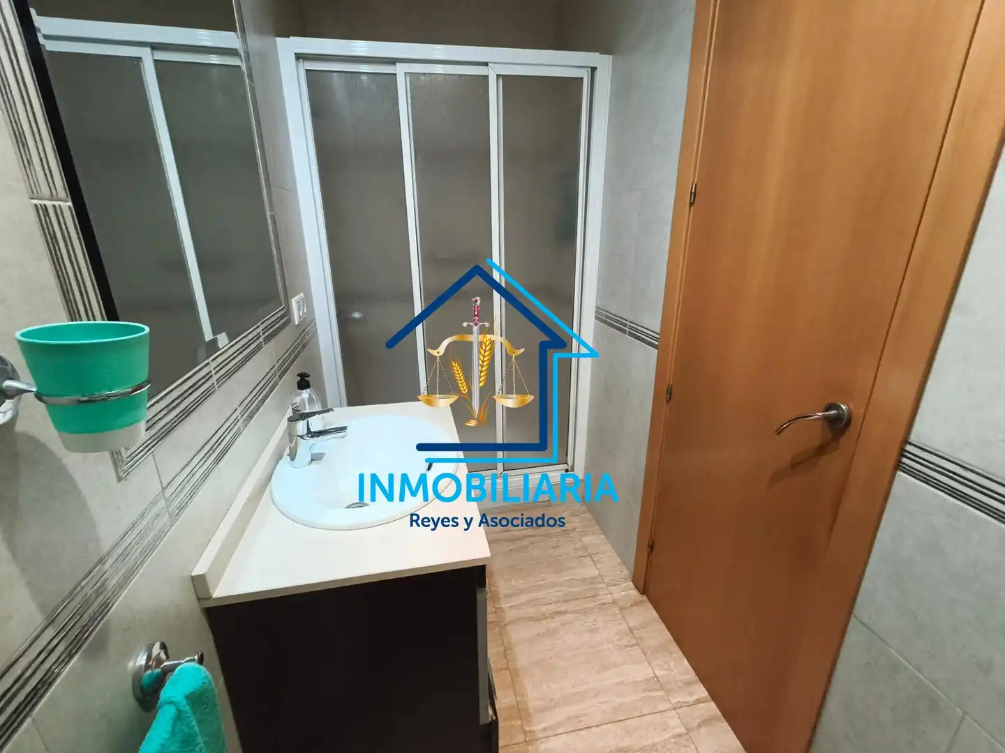 Badezimmer von Wohnung zum Verkauf in Córdoba mit Klimaanlage und Möbliert