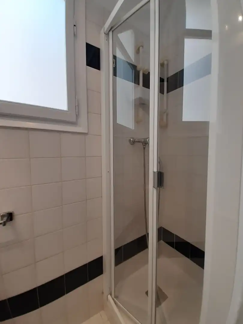 Bany de Pis en venda en Barcelona amb Aire condicionat, Calefacció i Moblat