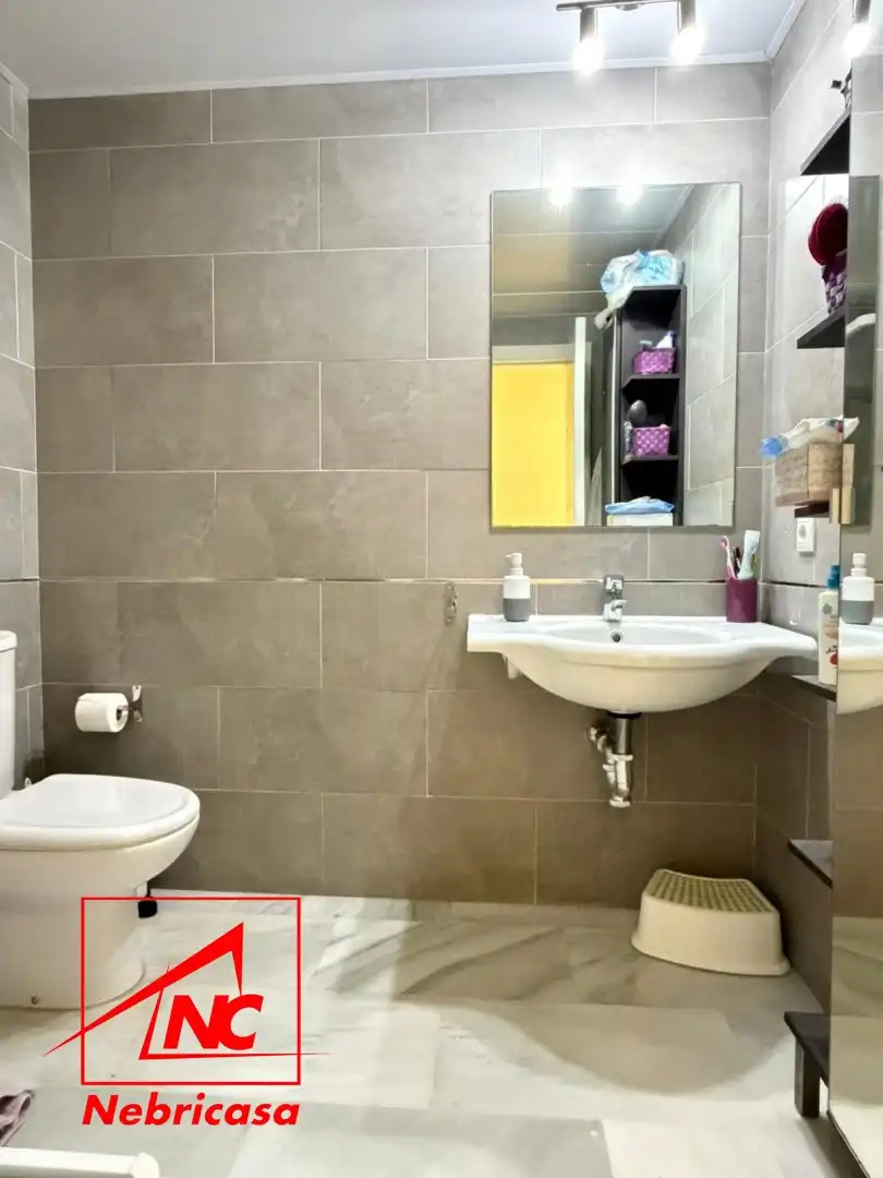 Baño de Piso en venta en Chipiona con Aire acondicionado, Trastero y Piscina