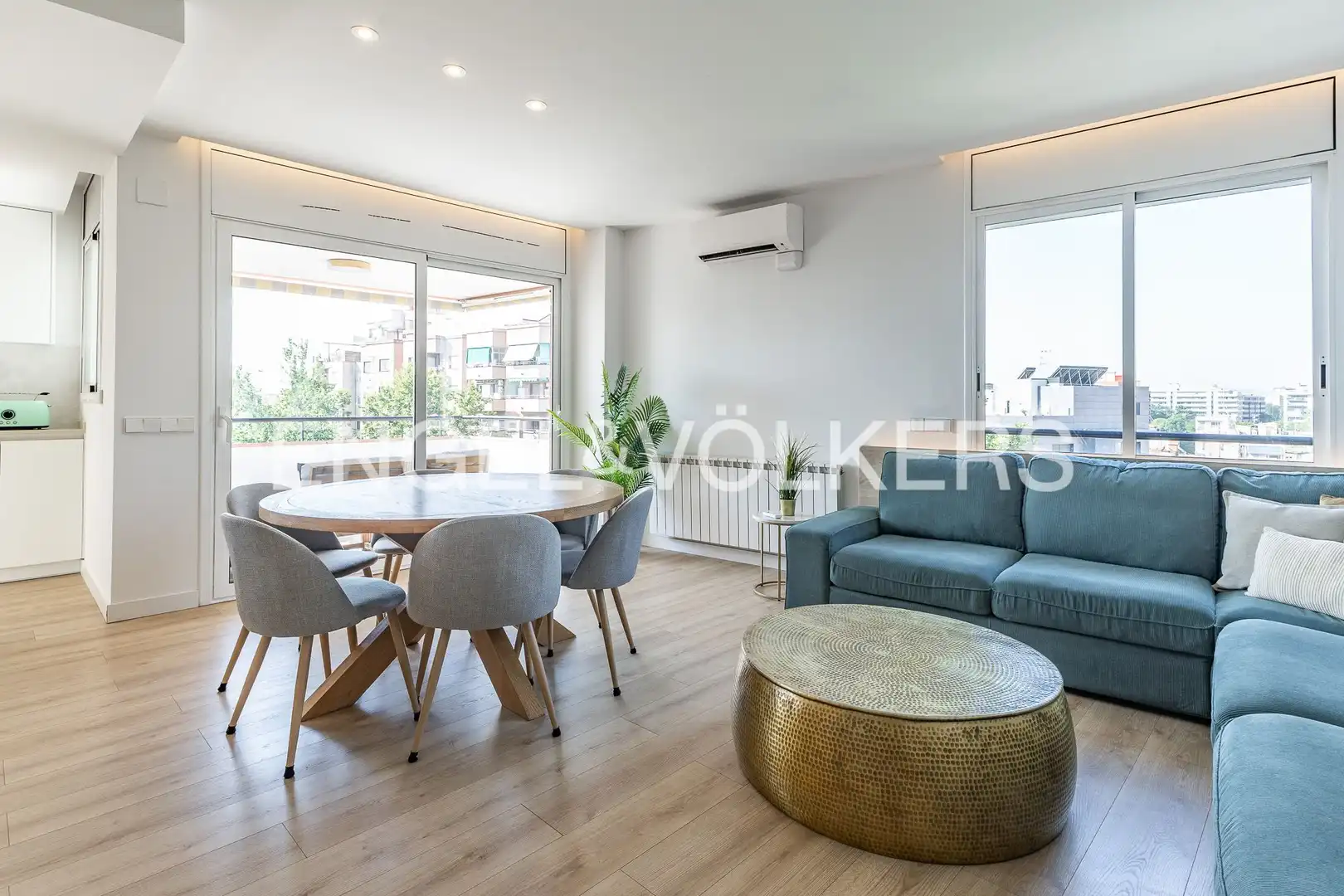 Vista exterior de Piso en venta en Sant Adrià de Besòs con Aire acondicionado, Calefacción y Parquet