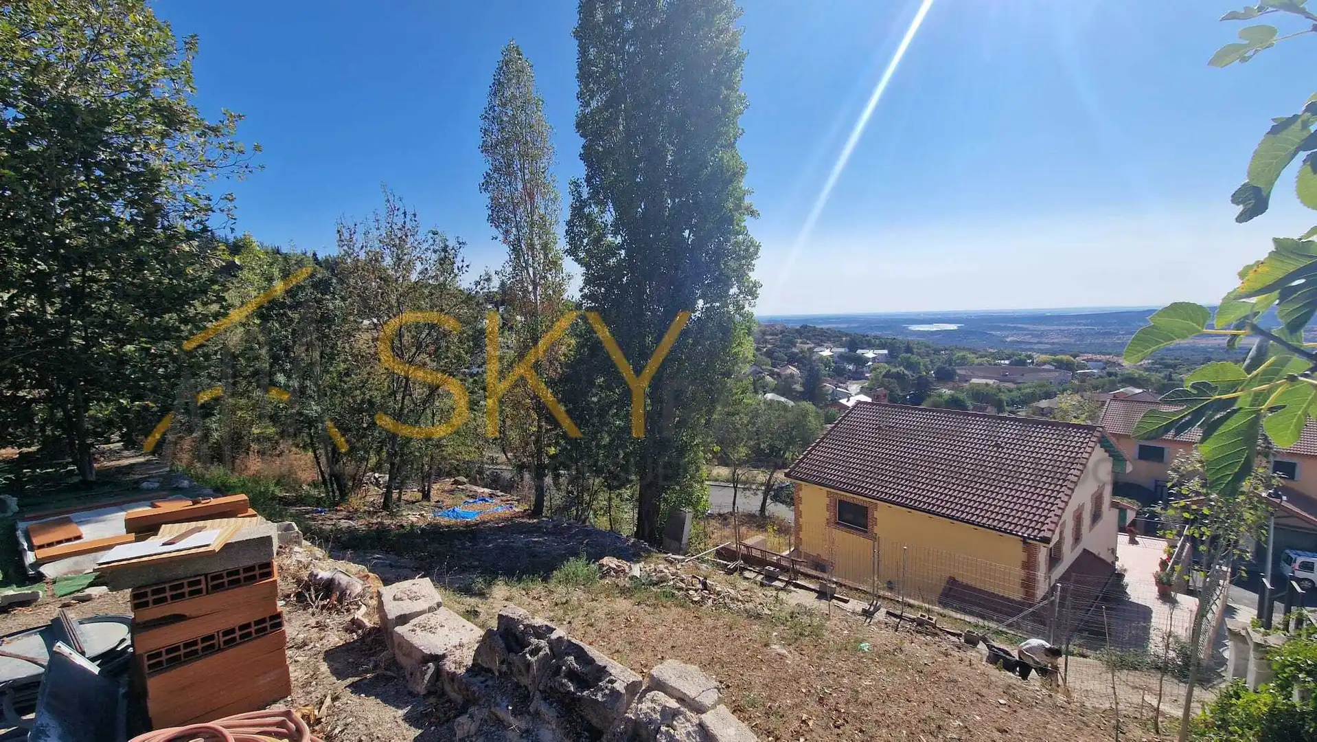 Residencial en venta en Miraflores de la Sierra