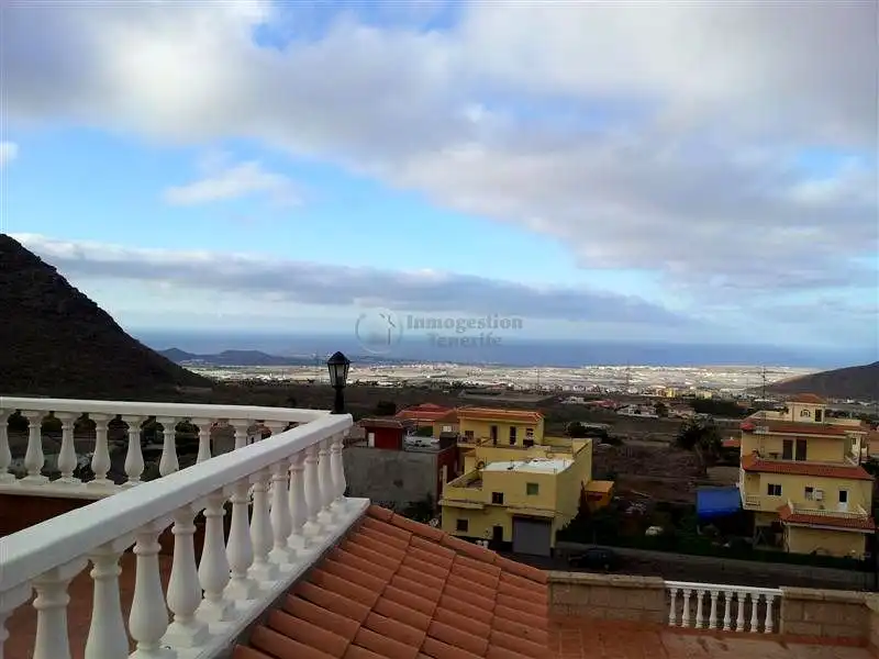 Vista exterior de Casa o chalet en venta en Arona con Aire acondicionado, Terraza y Amueblado