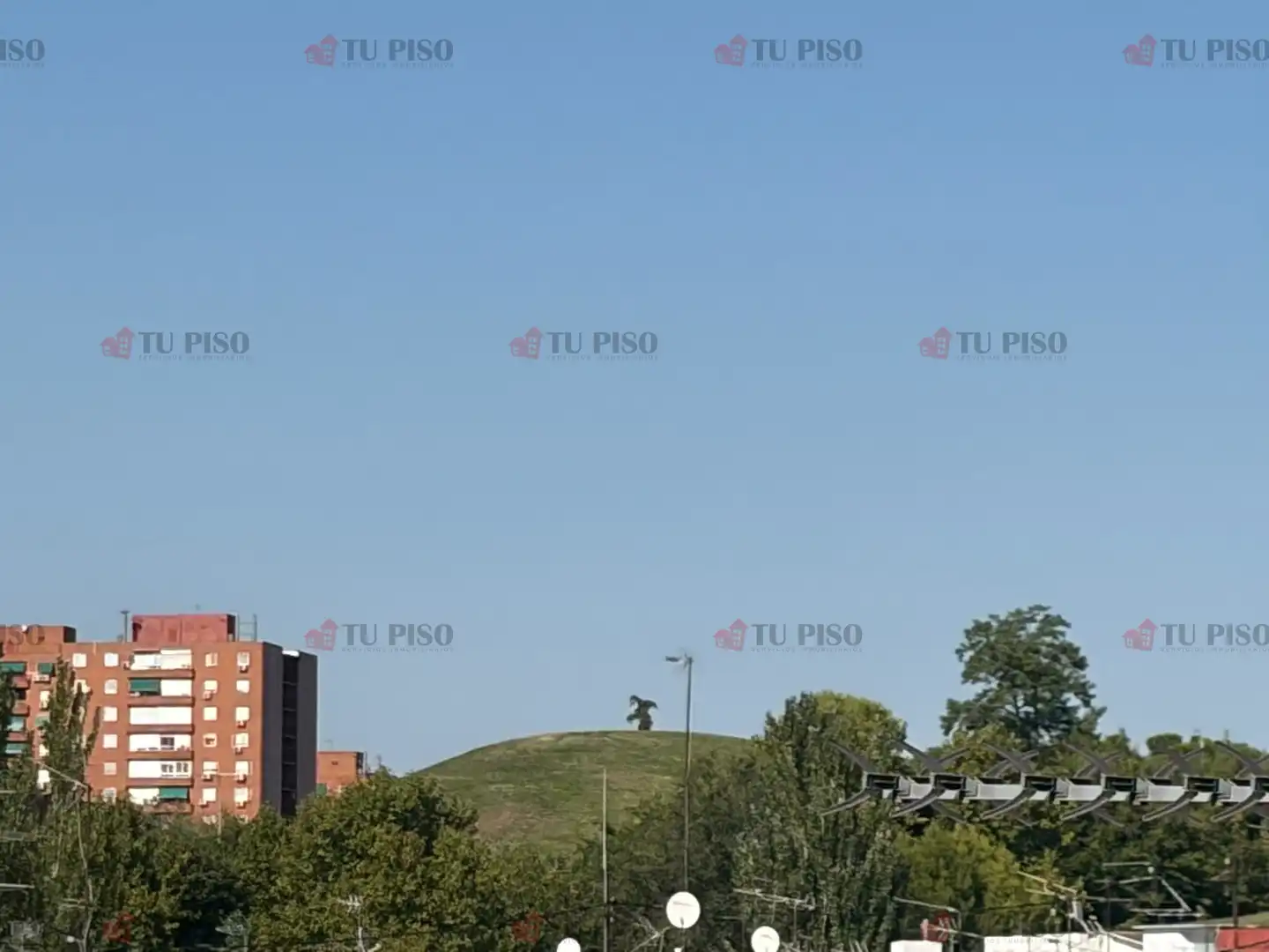 Vista exterior de Pis en venda en Madrid amb Aire condicionat