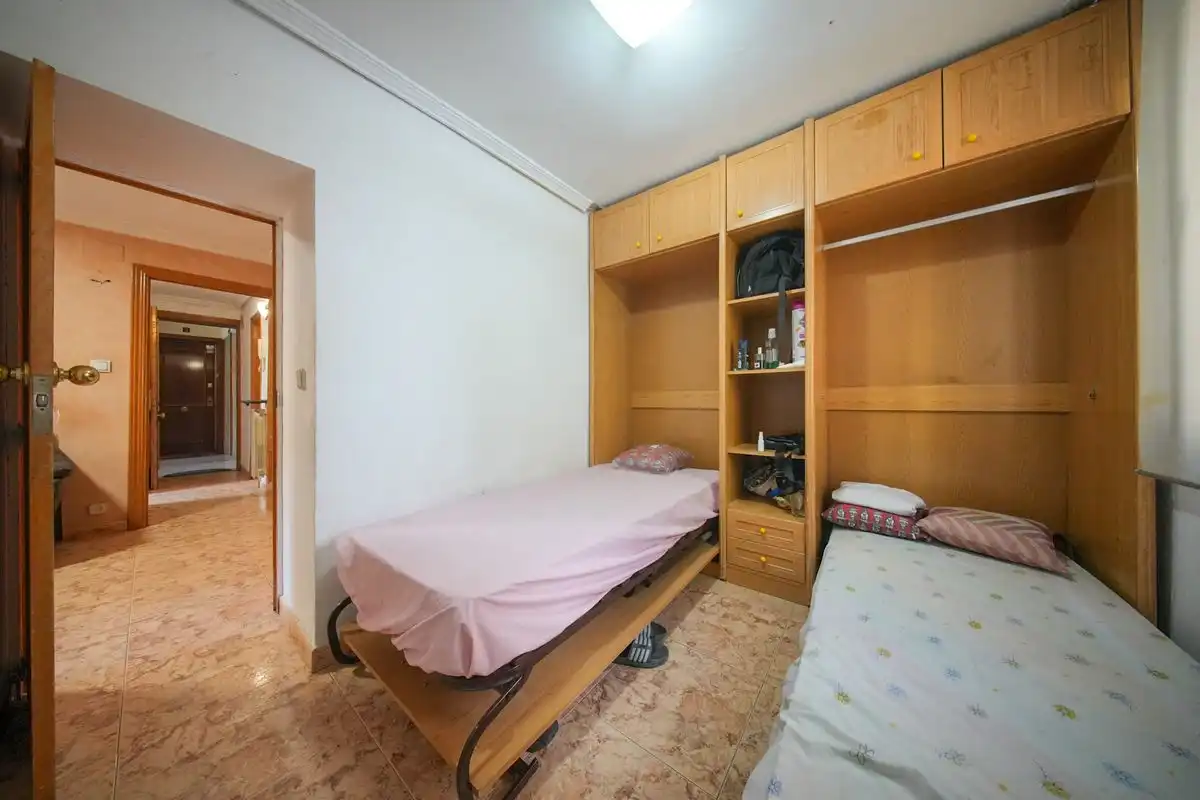 Habitación de Piso en venta en Madrid con Calefacción