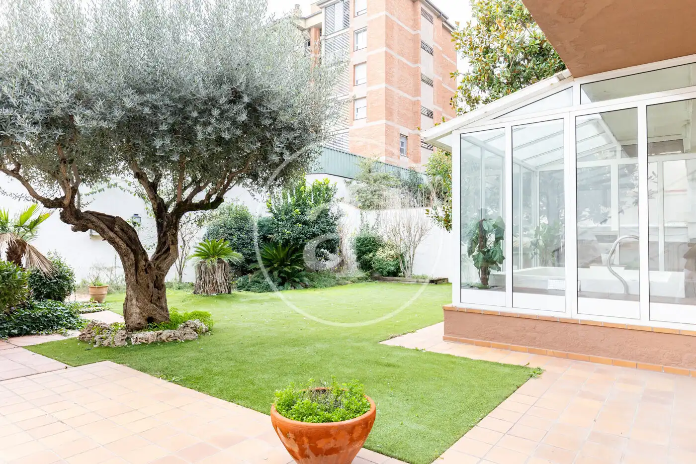 Jardí de Casa adosada en venda en Sabadell amb Aire condicionat, Calefacció i Jardí privat
