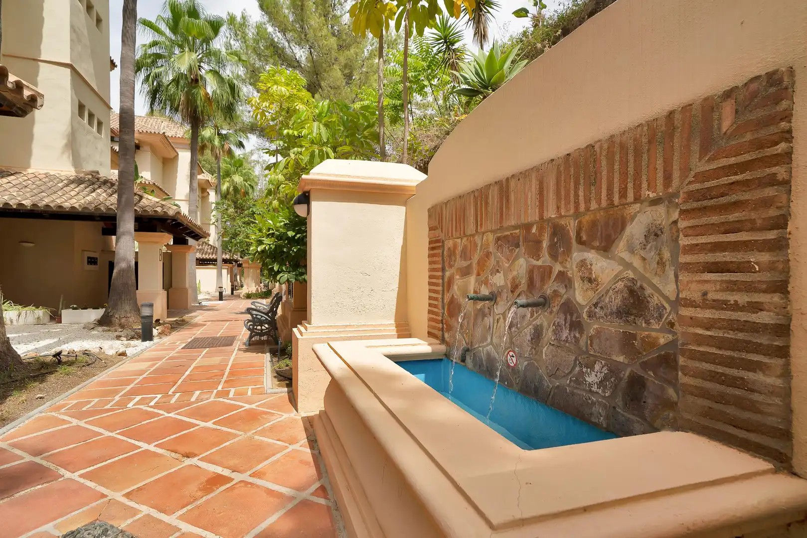 Außenansicht von Wohnungen zur Miete in Marbella mit Klimaanlage, Heizung und Privatgarten