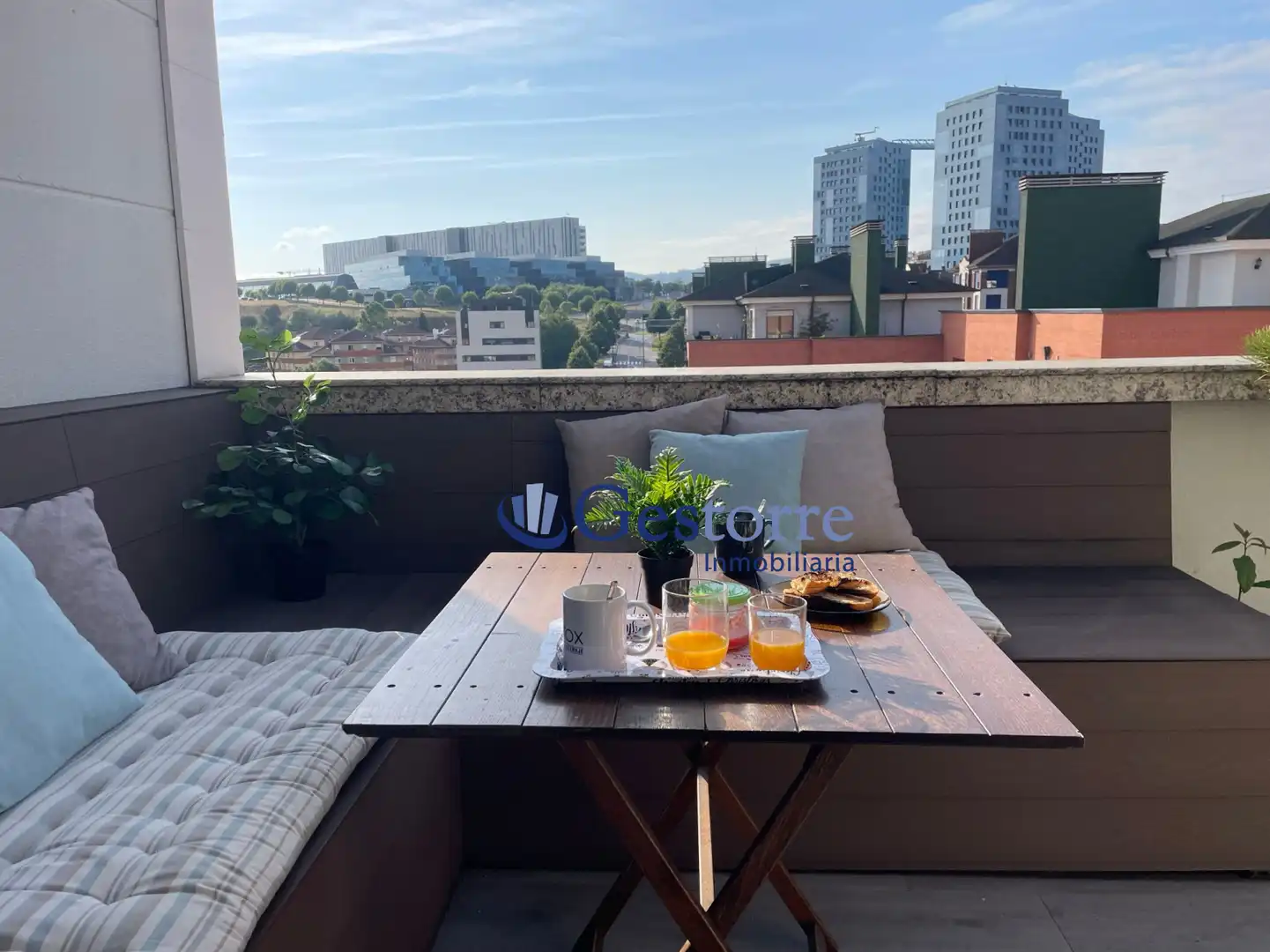 Terrassa de Àtic de lloguer en Oviedo  amb Calefacció i Terrassa