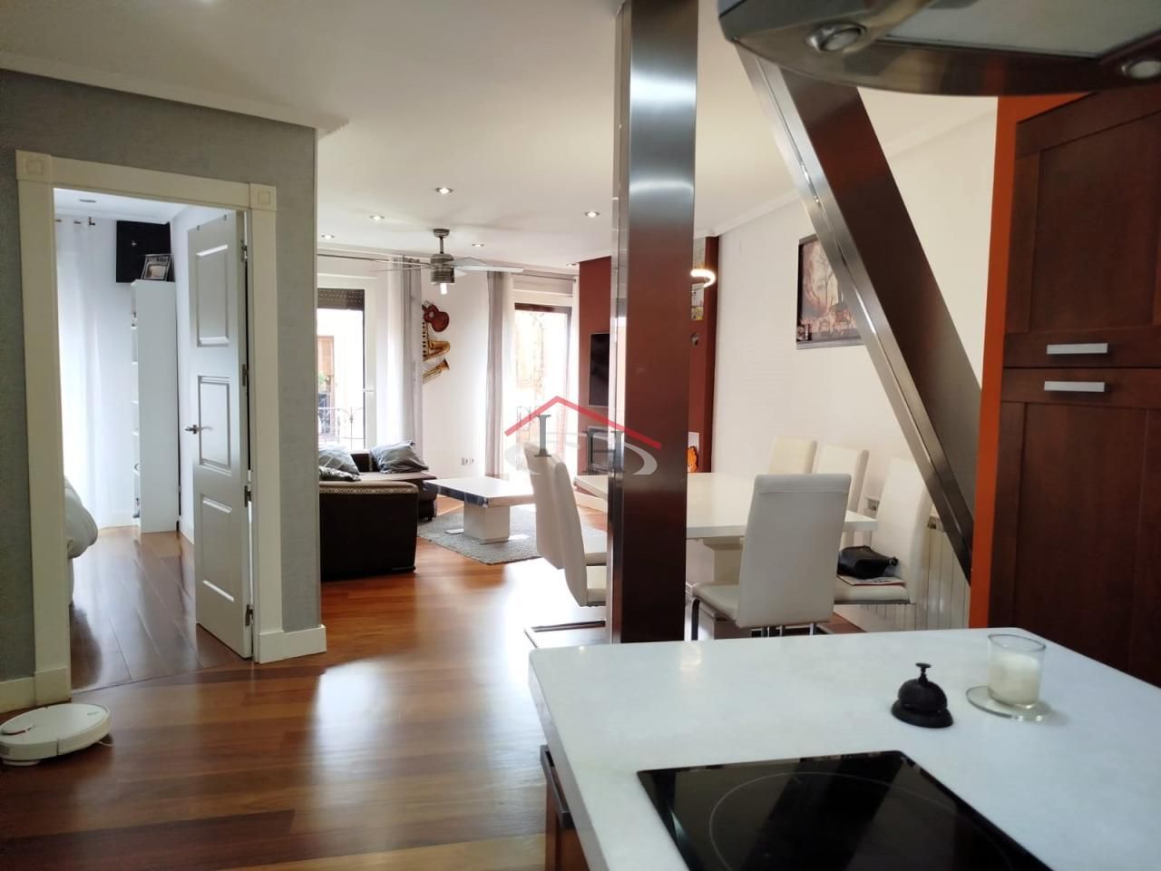 Sala d'estar de Pis en venda en León Capital  amb Calefacció, Traster i Balcó
