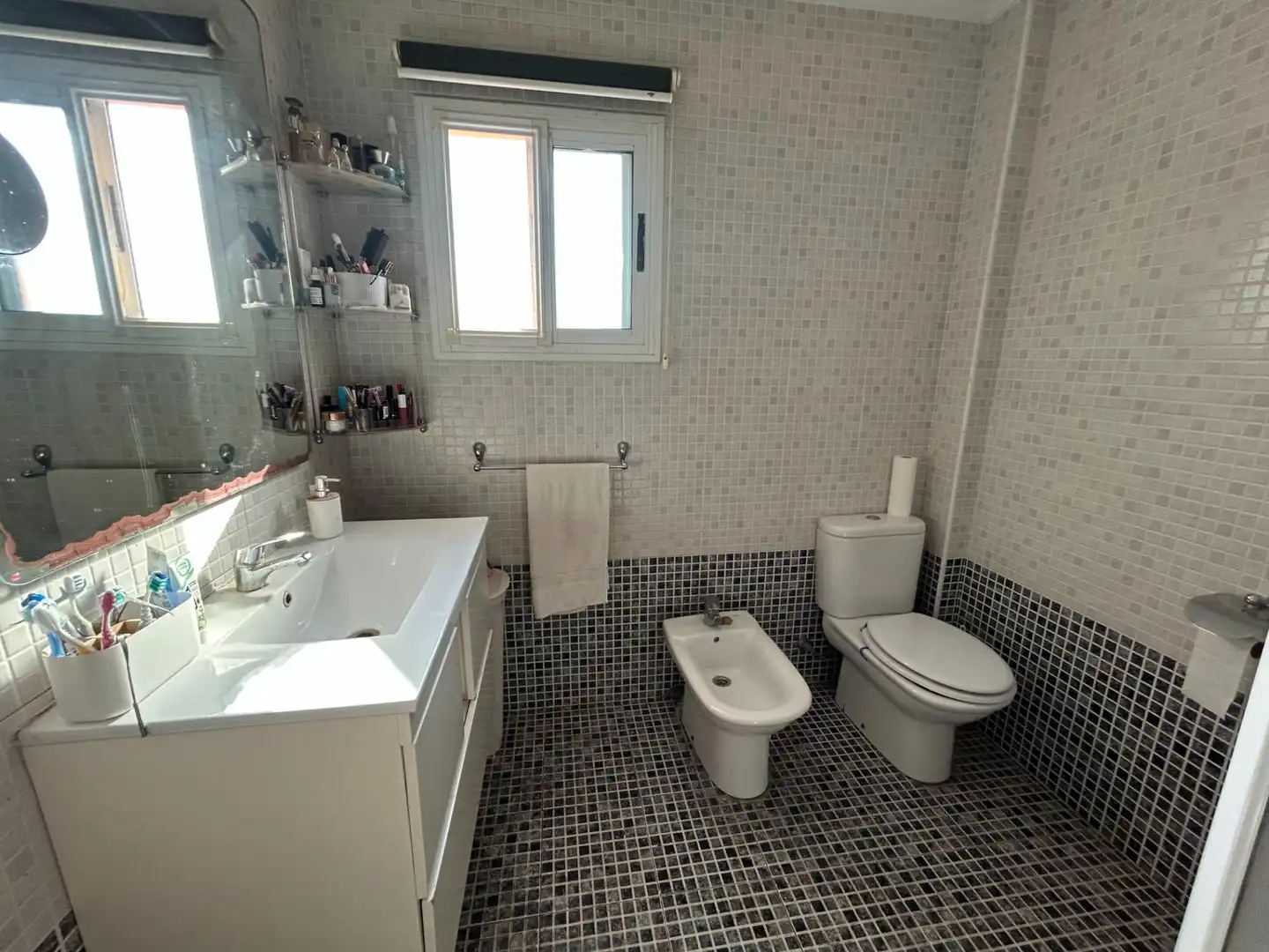 Badezimmer von Einfamilien-Reihenhaus zum Verkauf in Cullera mit Klimaanlage, Privatgarten und Terrasse