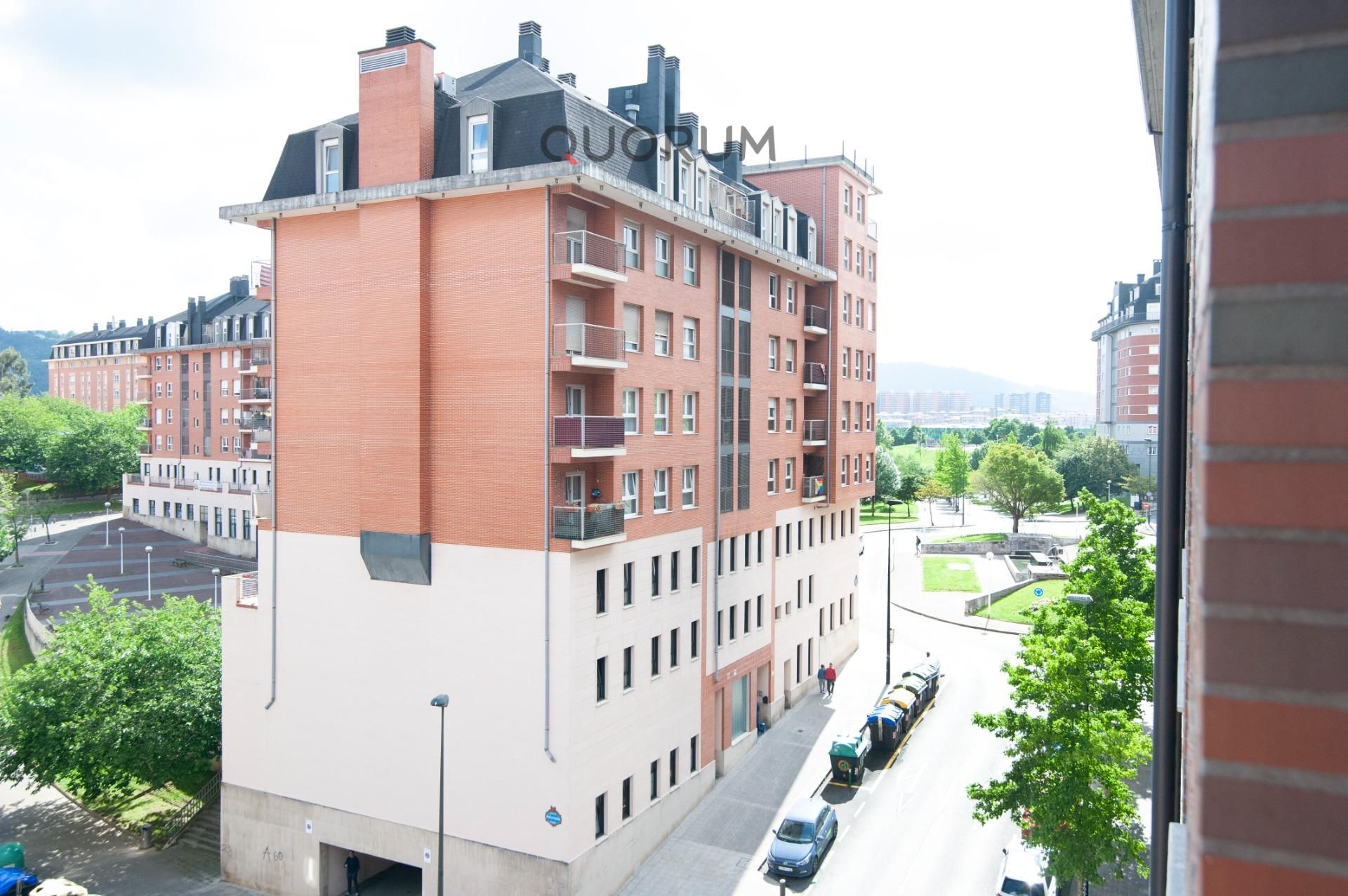 Vista exterior de Pis en venda en Bilbao  amb Calefacció, Terrassa i Traster