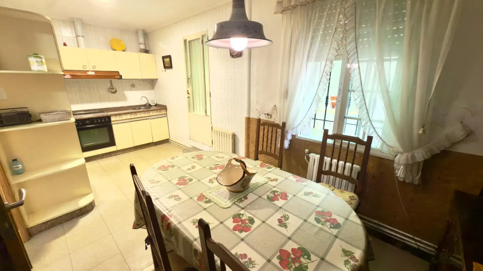 Kitchen of Houses for sale in Ourense Capital   with Private garden, Terrace and Furnished