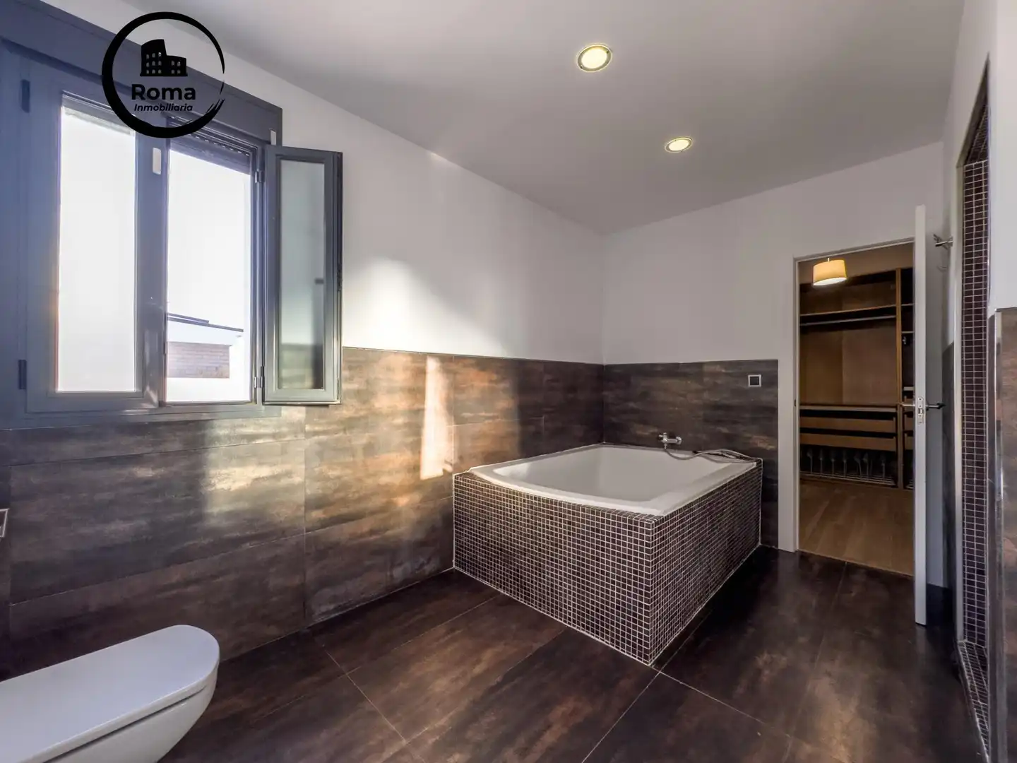 Baño de Casa o chalet en venta en La Zubia con Aire acondicionado, Calefacción y Jardín privado