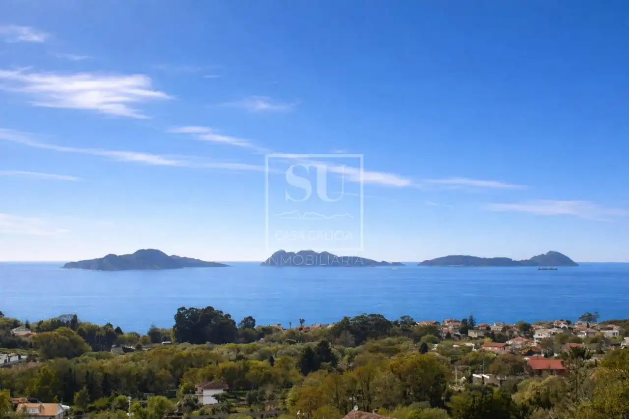 Vista exterior de Casa o chalet en venta en Vigo  con Calefacción, Jardín privado y Parquet