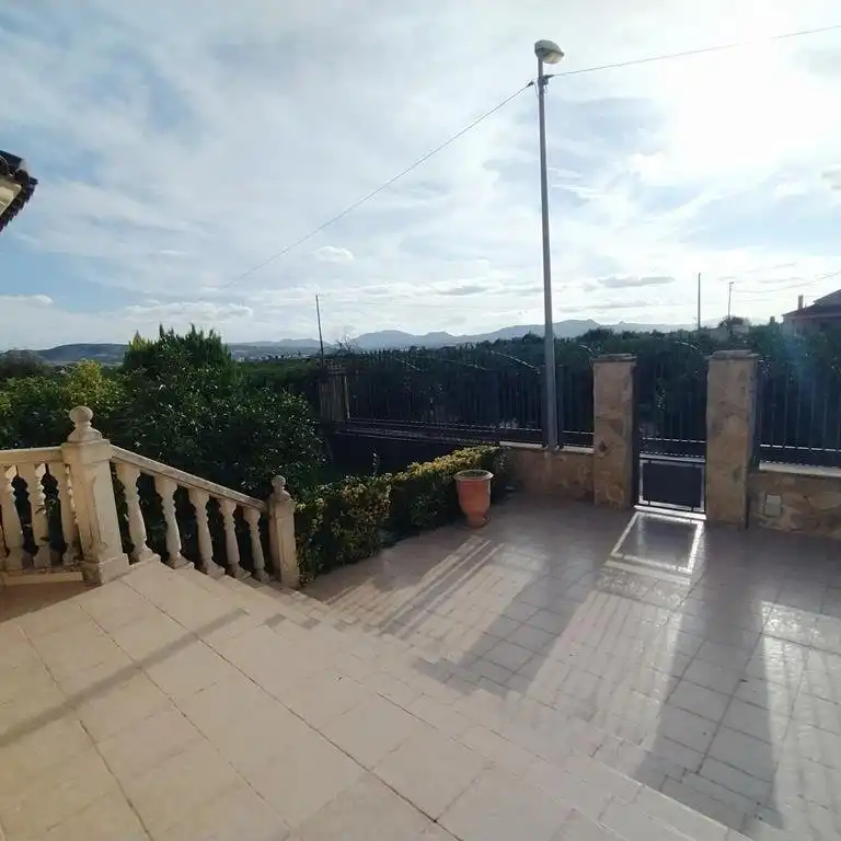 Terrassa de Casa o xalet en venda en Orihuela amb Aire condicionat, Jardí privat i Terrassa