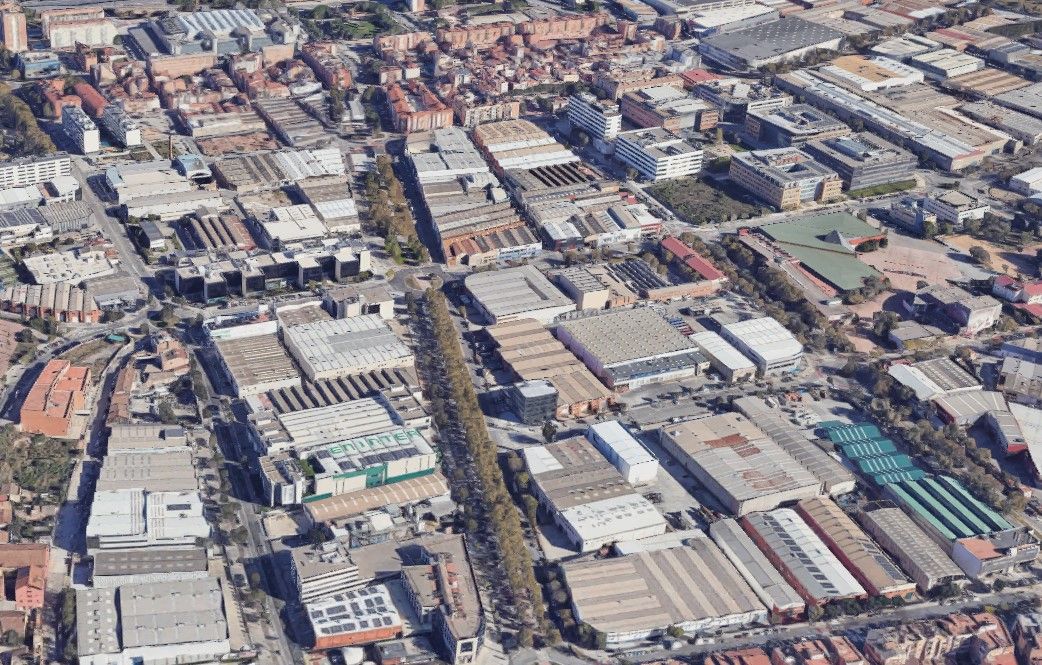 Vista exterior de Edifici en venda en Cornellà de Llobregat