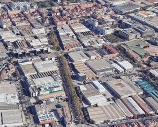 Vista exterior de Edifici en venda en Cornellà de Llobregat