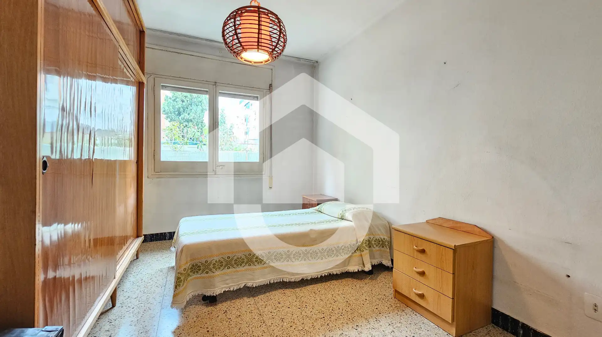 Schlafzimmer von Wohnung zum Verkauf in Barcelona mit Möbliert, Ofen und Balkon
