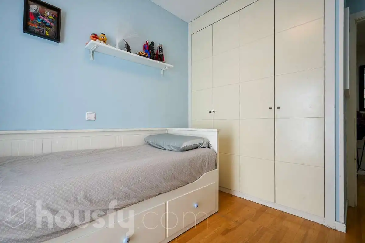 Habitación de Ático en venta en Madrid con Terraza, Trastero y Piscina comunitaria