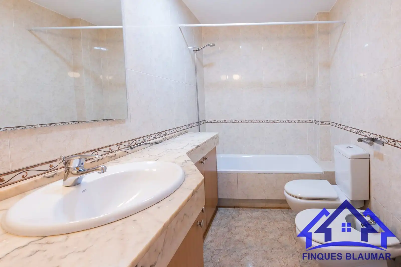 Badezimmer von Wohnung zum Verkauf in Arenys de Mar mit Heizung und Terrasse