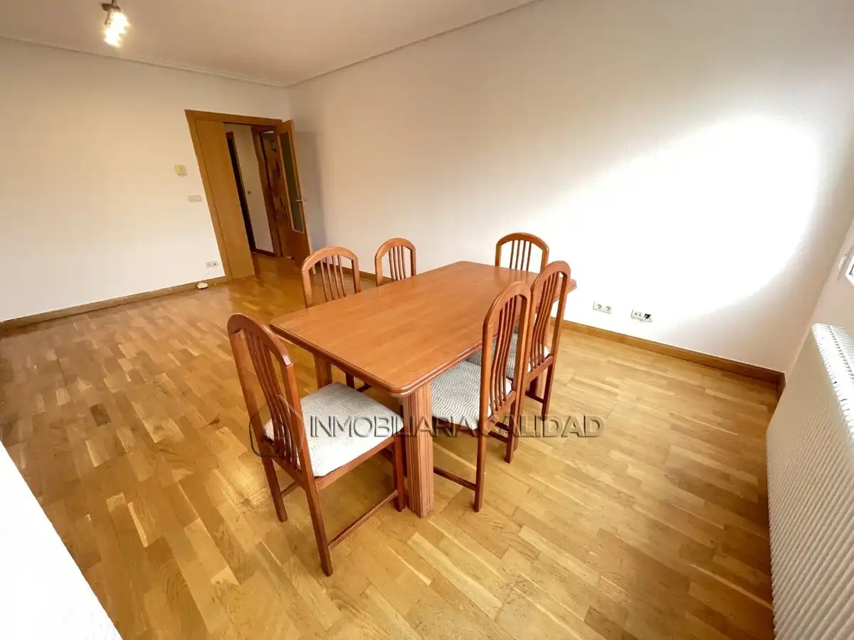 Comedor de Piso de alquiler en Burgos con Calefacción, Amueblado y Se aceptan mascotas