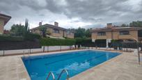 Swimming pool of House or chalet for sale in Sevilla la Nueva  with Terrace and Balcony