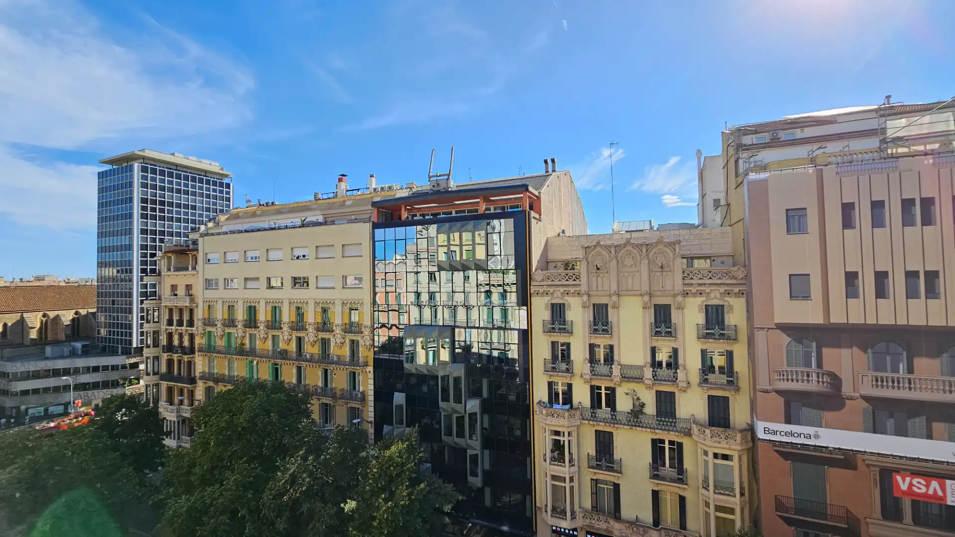 Außenansicht von Büro zur Miete in Barcelona mit Klimaanlage, Heizung und Internet