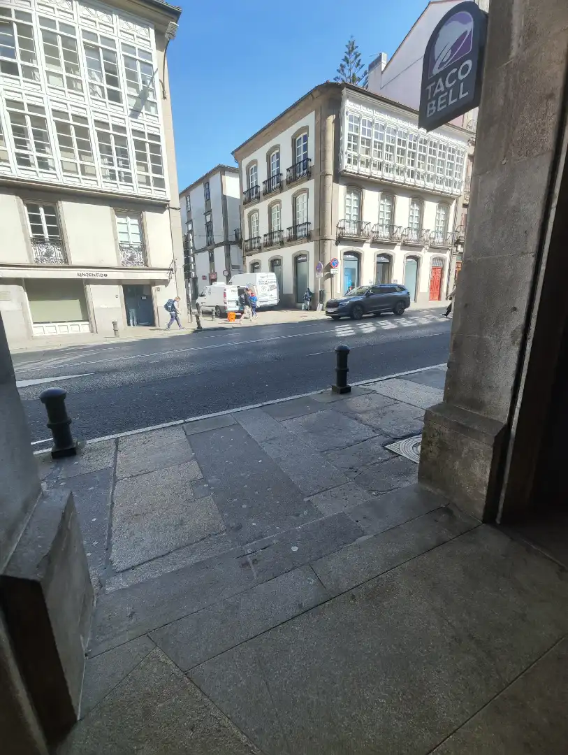 Außenansicht von Geschaftsraum zum Verkauf in Santiago de Compostela  mit Heizung, Parkett und Möbliert