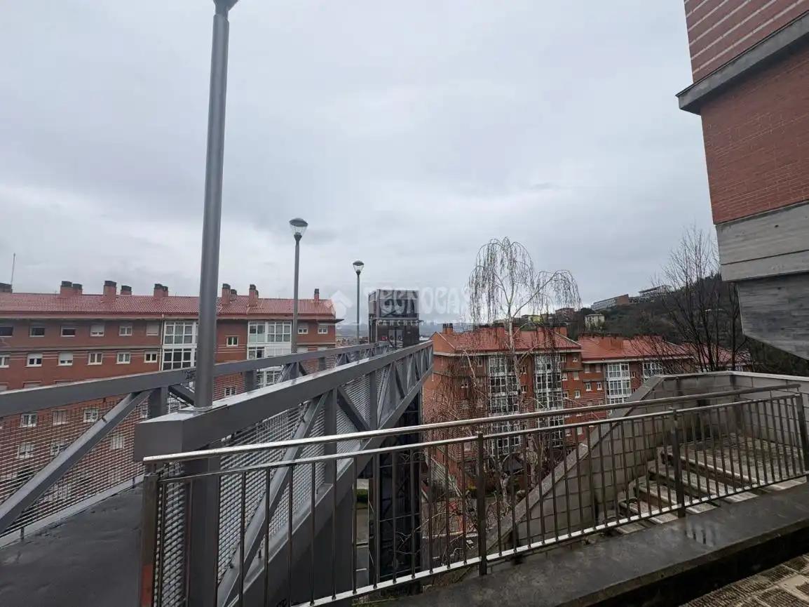 Vista exterior de Pis en venda en Bilbao  amb Calefacció i Traster
