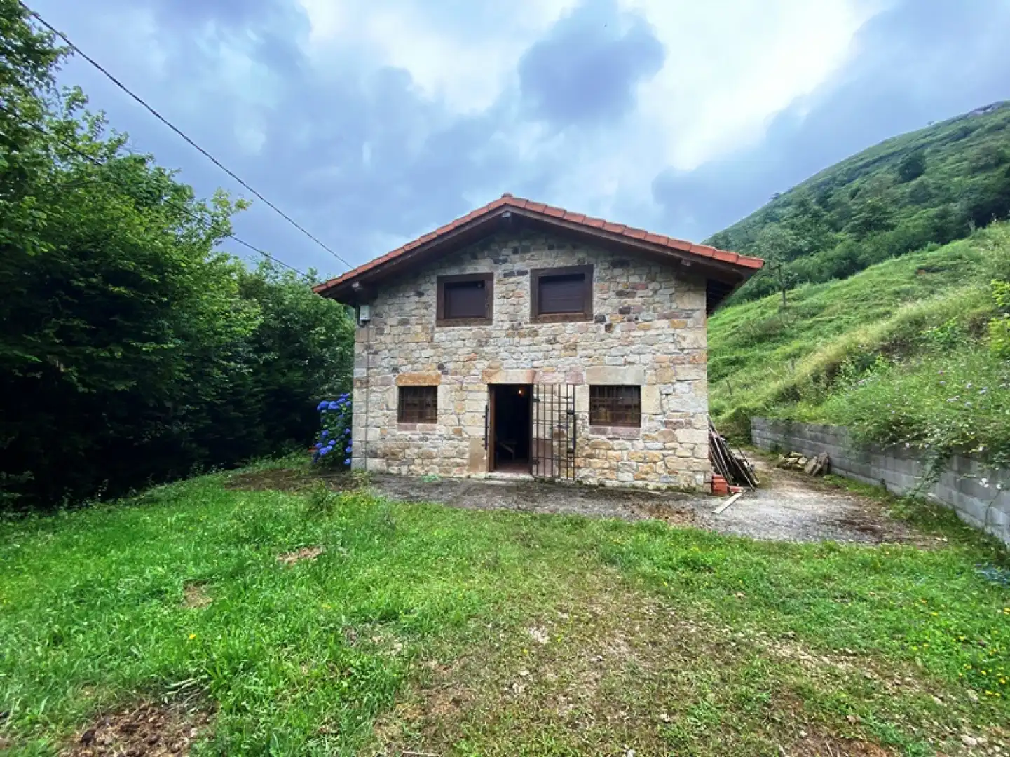 Vista exterior de Casa o xalet en venda en Mazcuerras amb Calefacció