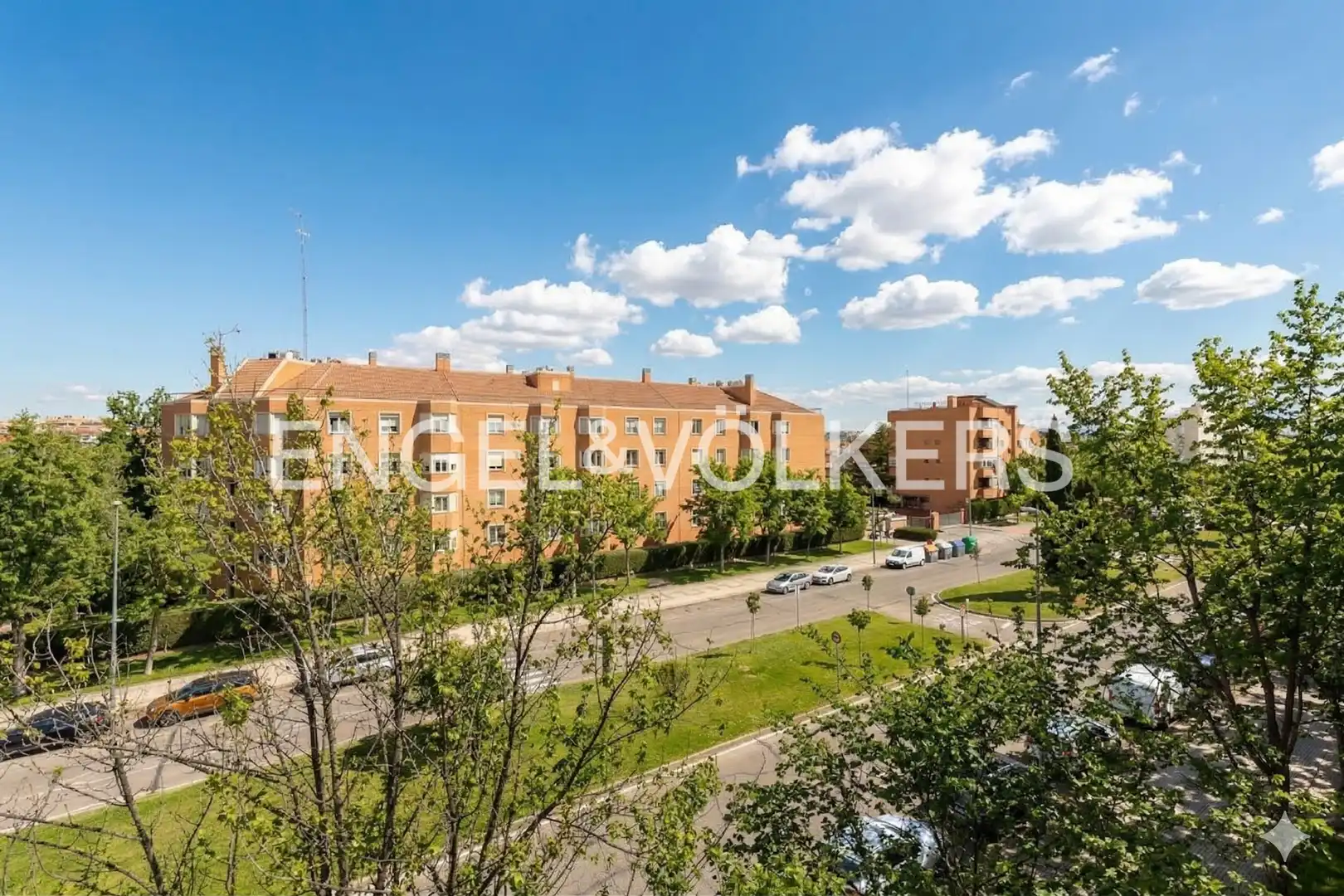 Vista exterior de Piso en venta en La Moraleja con Aire acondicionado, Calefacción y Terraza